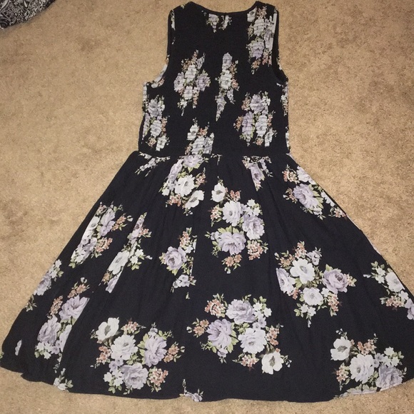 Loft BOUQUET SMOCKED FLARE DRESS size 2 - Picture 7 of 7